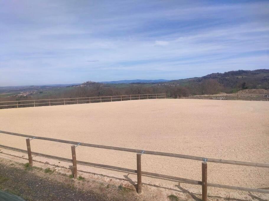 Gite La Roche Paisible Saint-Julien-de-Coppel Eksteriør billede