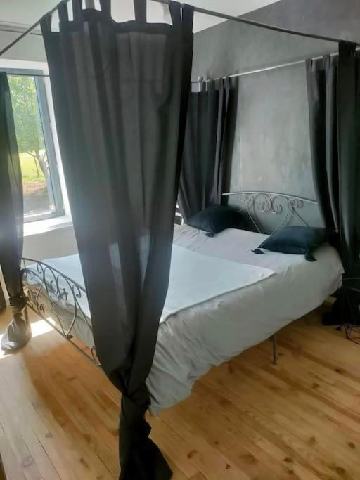 Gite La Roche Paisible Saint-Julien-de-Coppel Eksteriør billede
