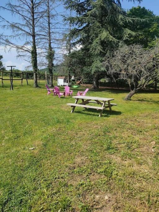 Gite La Roche Paisible Saint-Julien-de-Coppel Eksteriør billede