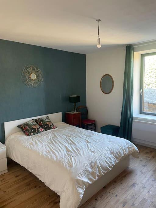 Gite La Roche Paisible Saint-Julien-de-Coppel Eksteriør billede